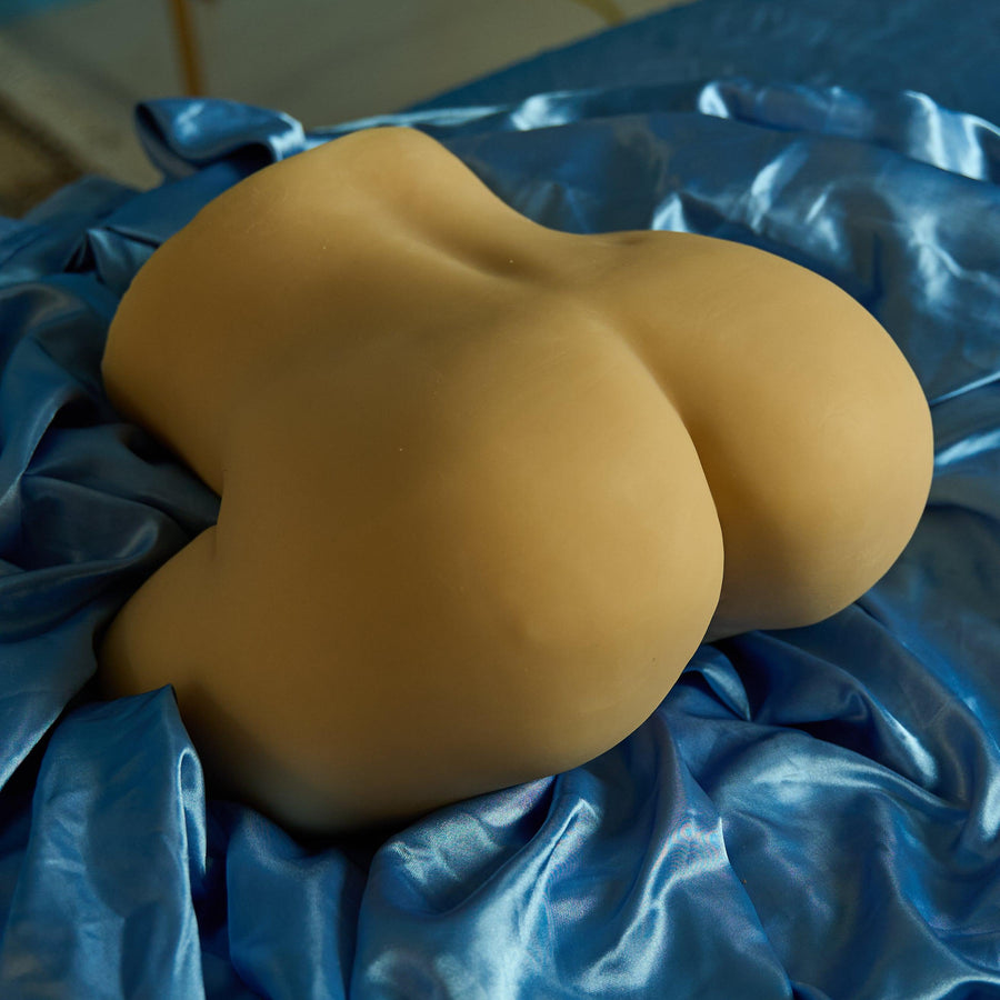 IN-STOCK - Real Toyz -  Slim and Curvy Gymnast Babe -  SUCKING VAGINA, VIBRATING, MOANING (SDAYB305-SV)